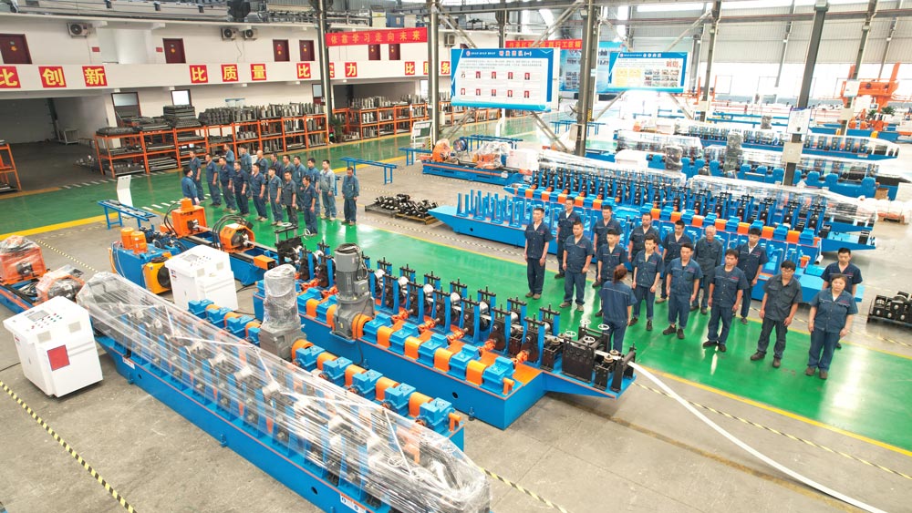 Jinbolida manufacturing workshop staff