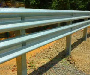 Máquina formadora de barandillas para carreteras