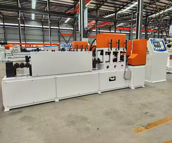 Machine de profilage à rouleaux pour structure solaire